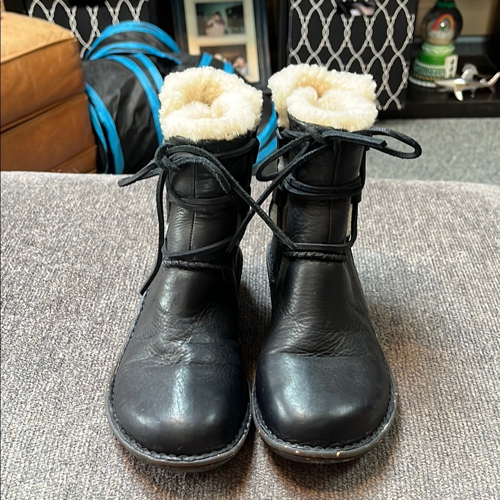 Uggs Cozy Black Leather and Sheepskin lined  Boots Size 8